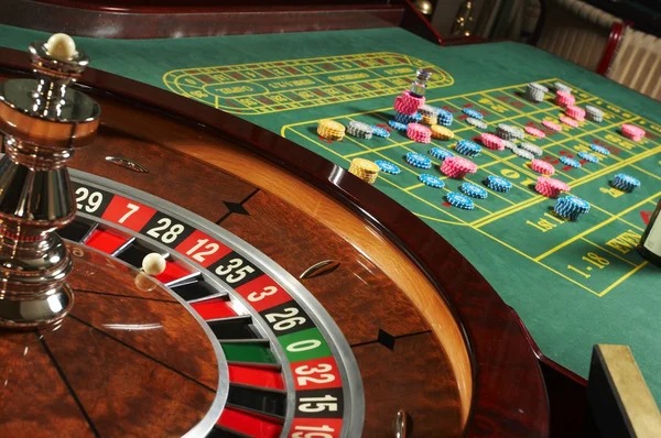 Blackjack hand signals and bet placement interface